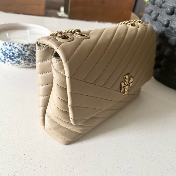 Tory Burch Kira Chevron convertible shoulder bag. - Picture 5 of 17
